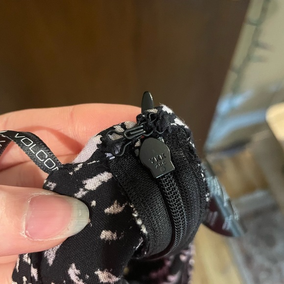 2 piece Volcom set - Picture 9 of 11